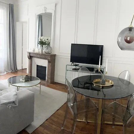 Prestige à Luxe, Calme Et Proche Tour Eiffel Et Champs-élysées Appartamento Parigi